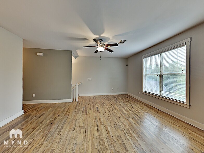 Building Photo - 171 Herring St