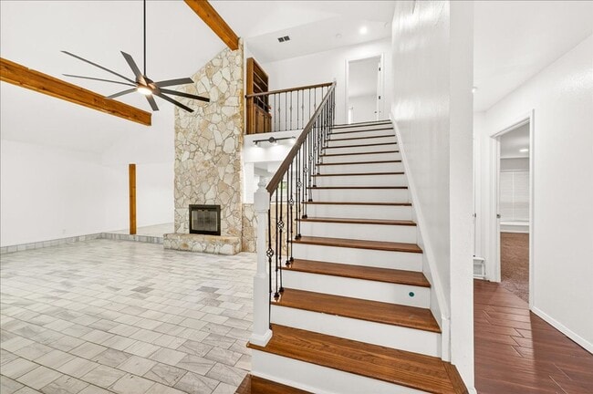 Building Photo - 5025 Romford Dr