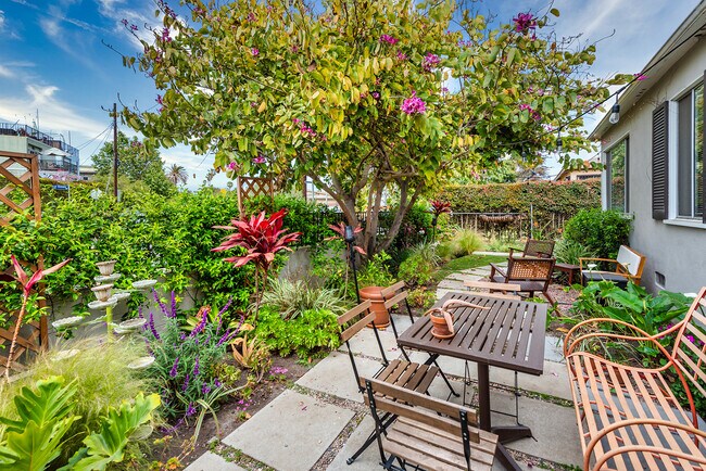 Building Photo - 2339 Abbot Kinney Blvd