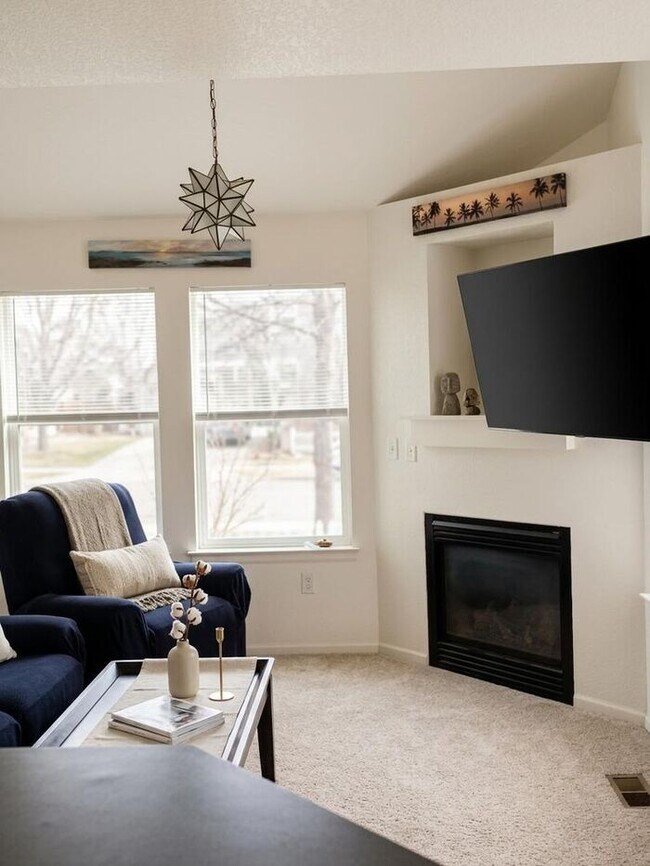 Building Photo - Beautiful 2 Bedroom/2.5 Bathroom Townhome with 2 Car Attached Garage at Centerra - East Loveland,...