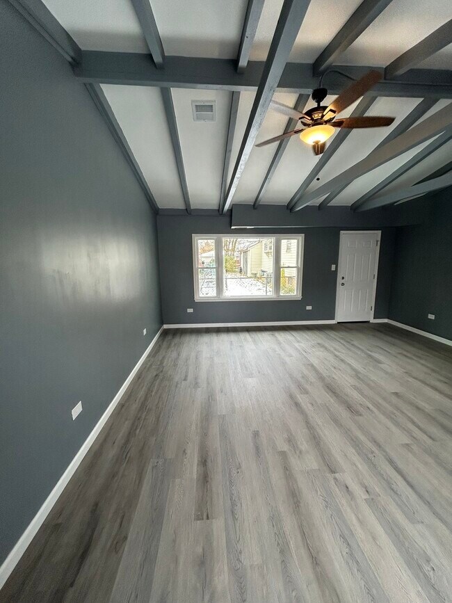 Building Photo - 176 Craig Dr W