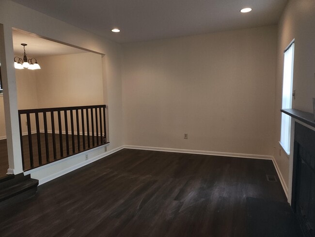 Building Photo - 8212 Londonderry Ct