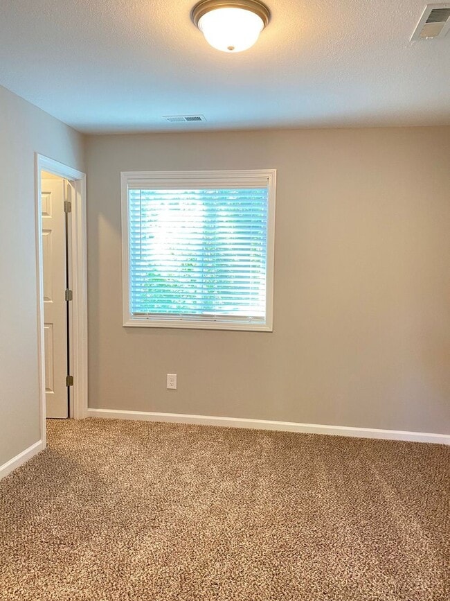 Building Photo - Brand New 2 Story Duplex!!  Close to Downt...