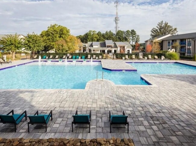 Building Photo - 3500 Windcliff Dr SE