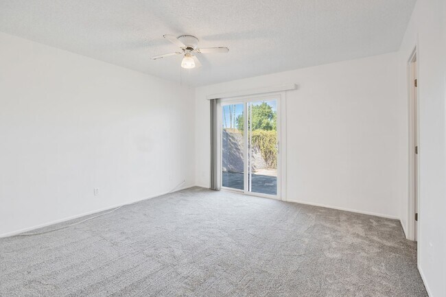 Building Photo - 2104 E Cornell Dr