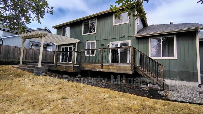 Building Photo - 2037 Gustaf St NE