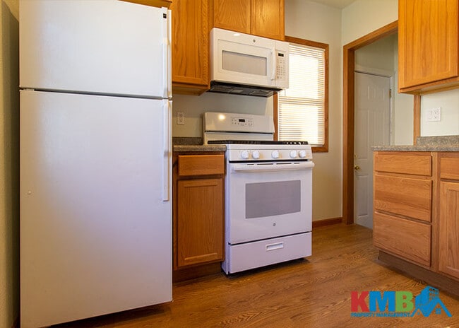 Building Photo - 839 14th St NE