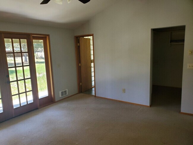 Building Photo - 4 bedroom 3 bath horse property- 6 acres i...