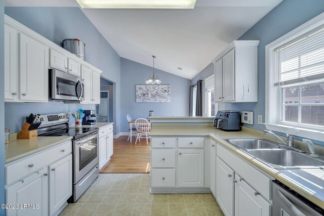 Building Photo - 96 Wintergreen Dr