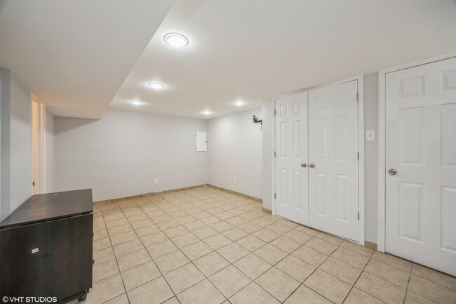 Building Photo - 5236 W 54th St