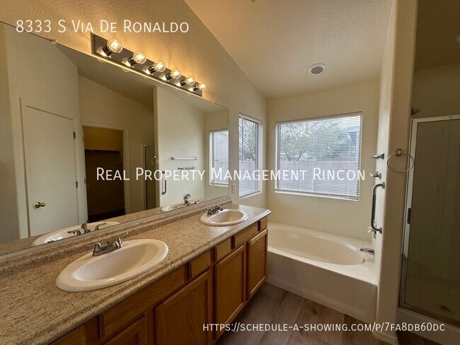 Building Photo - AVAILABLE NOW!!  Amazing 4bed/2bath in Rit...