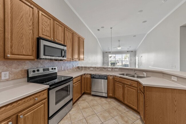 Building Photo - 264 Viareggio Road