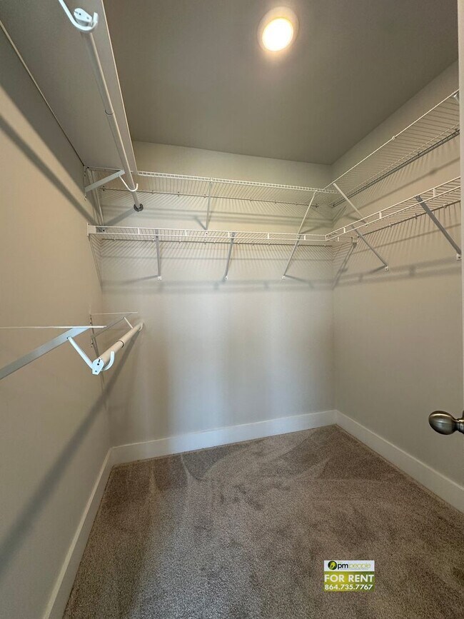 Building Photo - 3/2.5 Townhome Available Now!