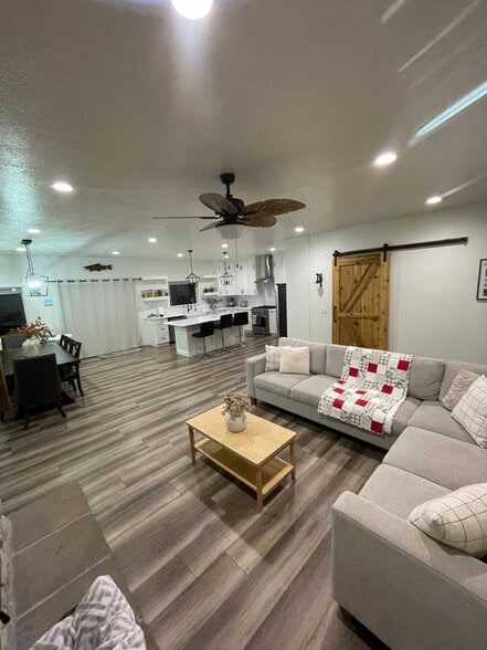 Building Photo - 2030 150 W