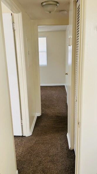 Building Photo - 2730 Hamilton Cir