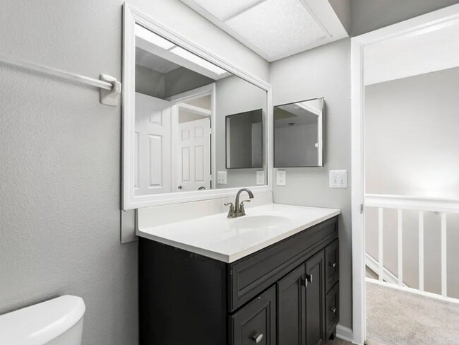 Building Photo - 2820 S Pines Dr