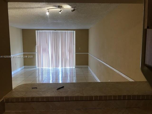 Building Photo - 6960 Miami Gardens Dr