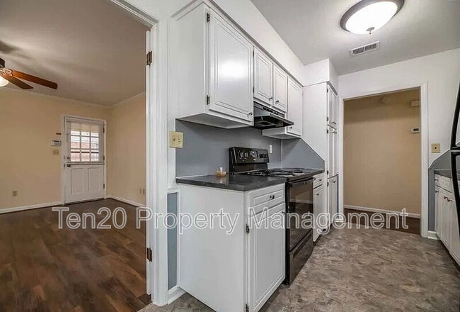 Building Photo - 5207 Grady Dr