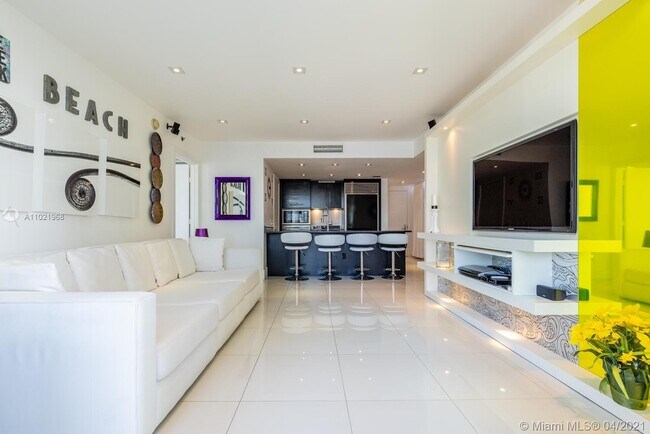 Building Photo - 475 Brickell Ave