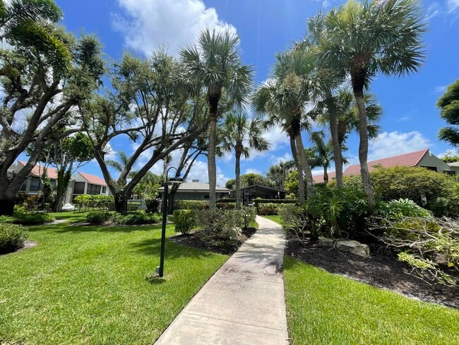 Building Photo - 5540 Fairway Park Dr