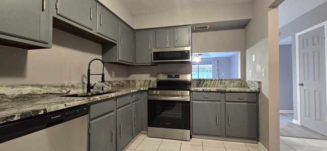 Building Photo - 130 E Johnson Ave