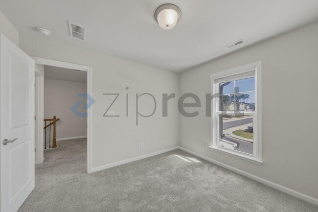 Building Photo - Unit