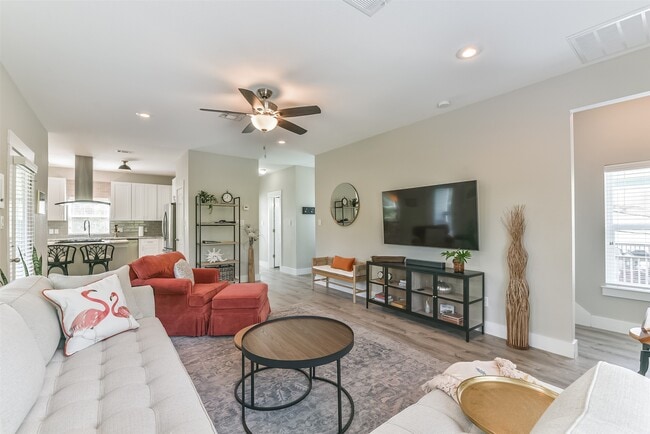 Building Photo - 1799 E Winn Ave