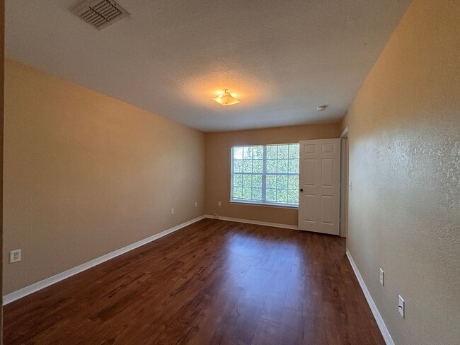 Building Photo - Reserve of Point Meadows Condo!