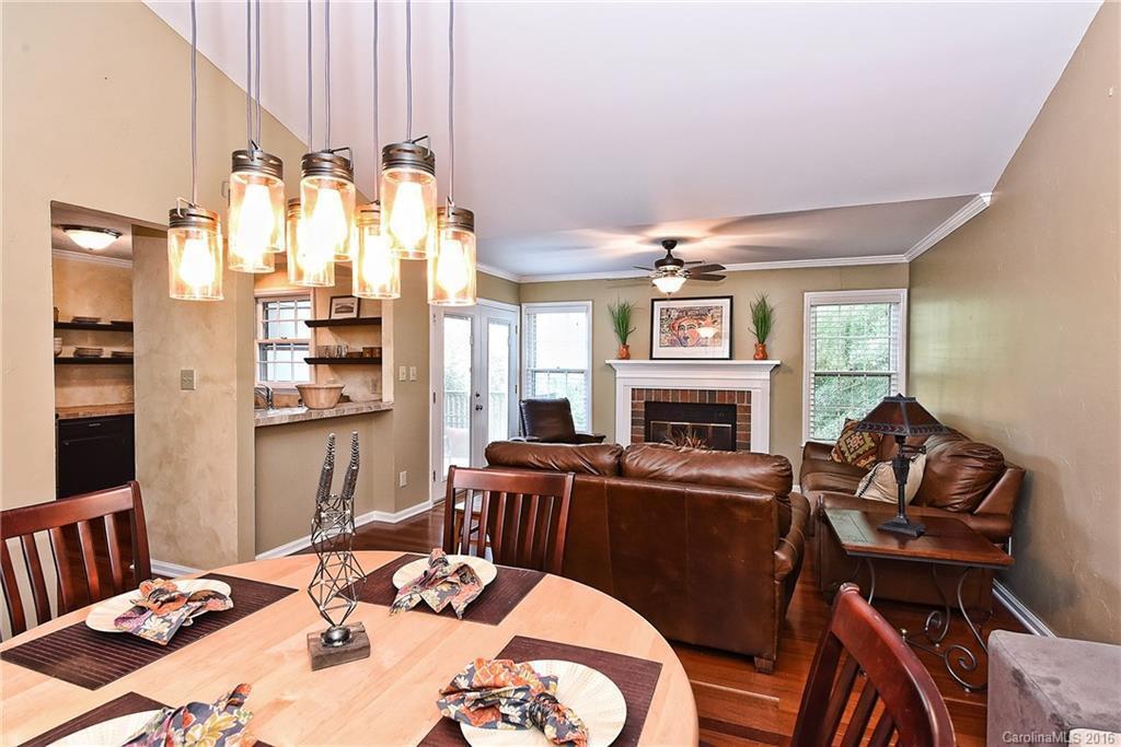 Building Photo - 3300 Selwyn Farms La