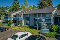 Building Photo - The Lakes