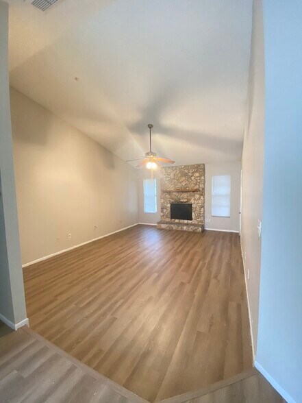 Building Photo - 1090 Condor Pl