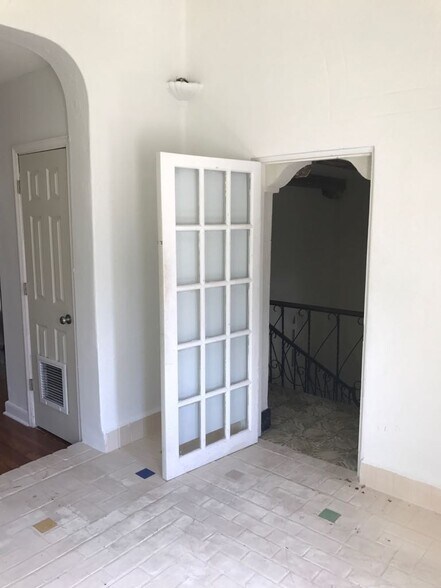 Building Photo - 100 NE 43rd St