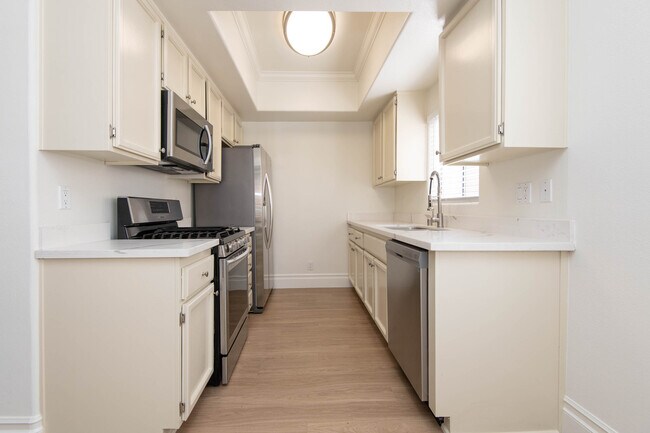 Building Photo - 10740 Woodbine St