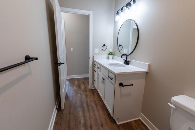 Building Photo - 8456 Oak Shade Ct