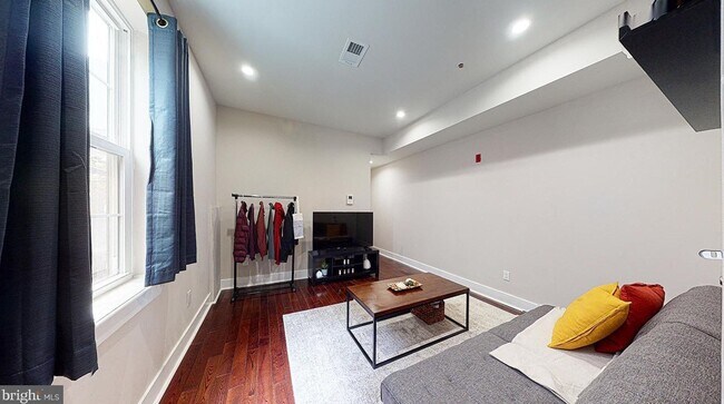 Building Photo - 46 South 44th Street, Unit 1