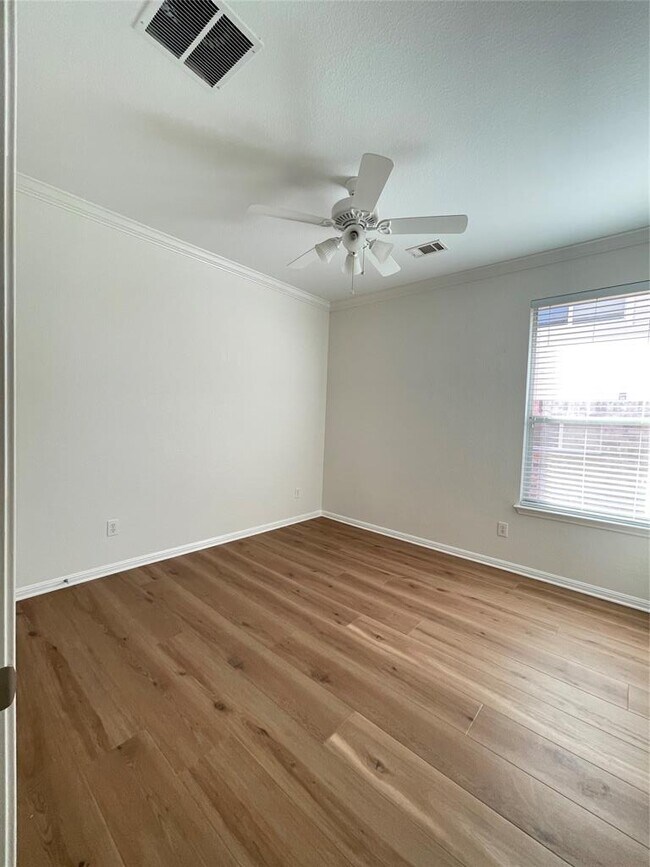 Building Photo - 15801 Belfin Dr
