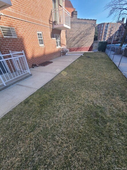 Building Photo - 67-08 Exeter St