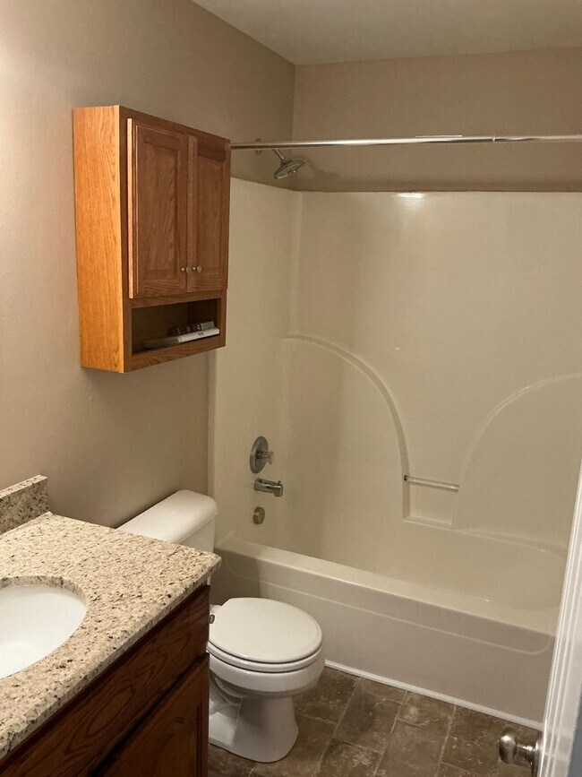 Building Photo - 101 Shady Maple Dr