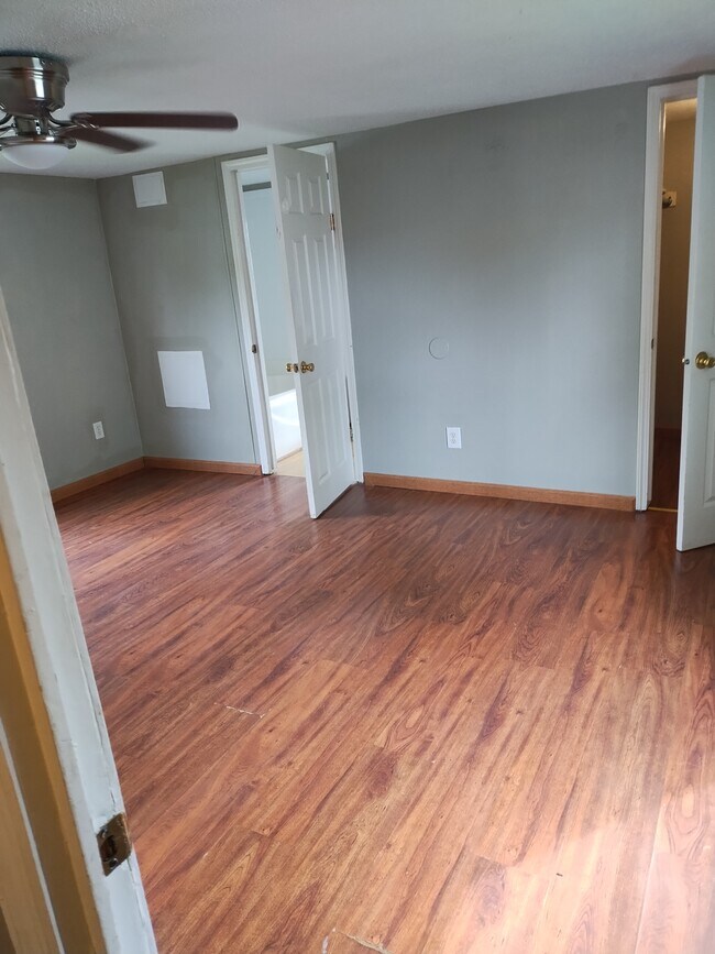 Building Photo - 354 Golden Dale Dr