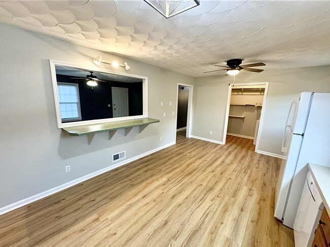 Building Photo - 113 Meadow Ln