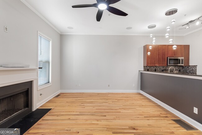 Building Photo - 1953 Sterling Oaks Cir NE