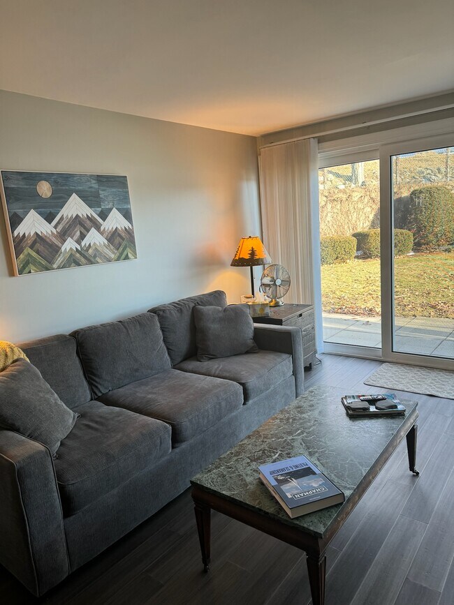 Building Photo - 23 Pleasant St