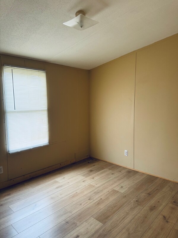 Building Photo - 6000 Clear Creek Rd