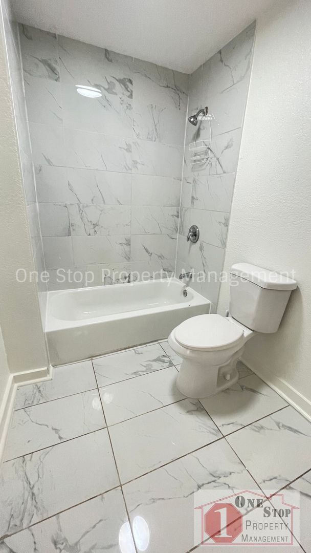 Building Photo - Beautiful 3 Bedroom 1.5 Bathroom Home in K...