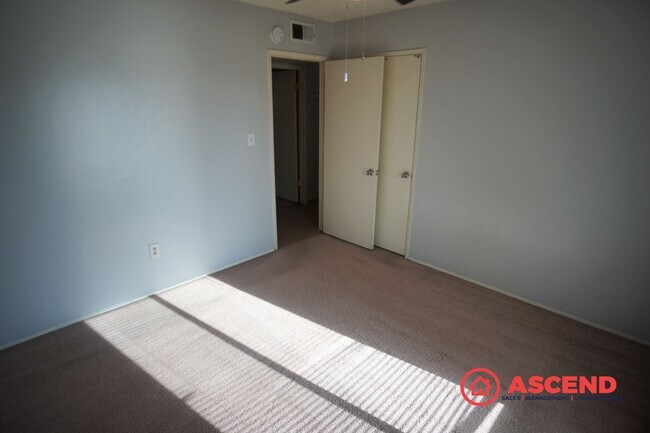 Building Photo - Beautiful Southwest Home with Pool!