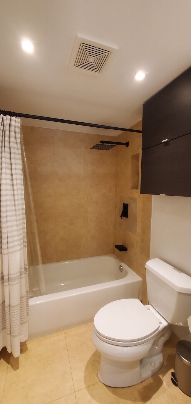 Building Photo - 18901 NE 14th Ave