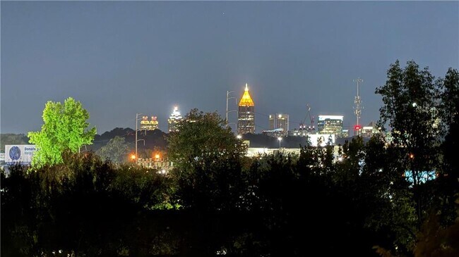 Building Photo - 745 Fountainhead Ln NE