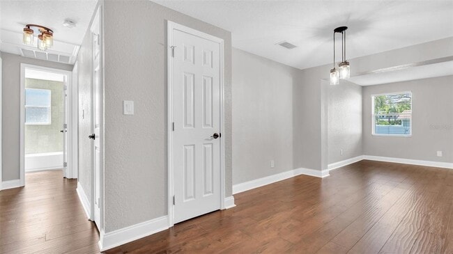 Building Photo - 203 80th Ave N