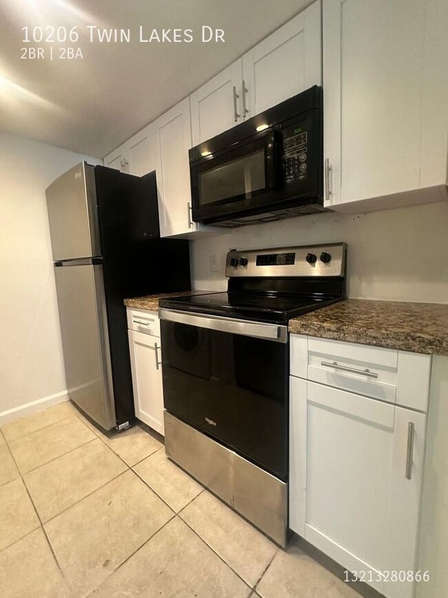 Building Photo - 10206 Twin Lakes Dr