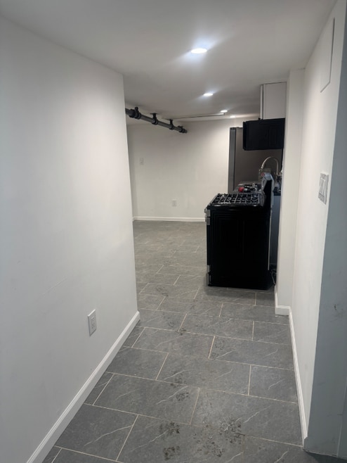 Building Photo - 9 Lawrence Ave